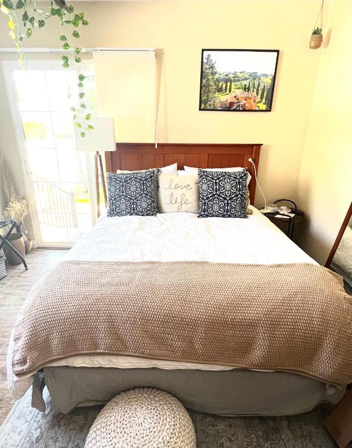 Sweet Tuscan Dreams-Private Entrance & Bathroom With Patio Los Angeles