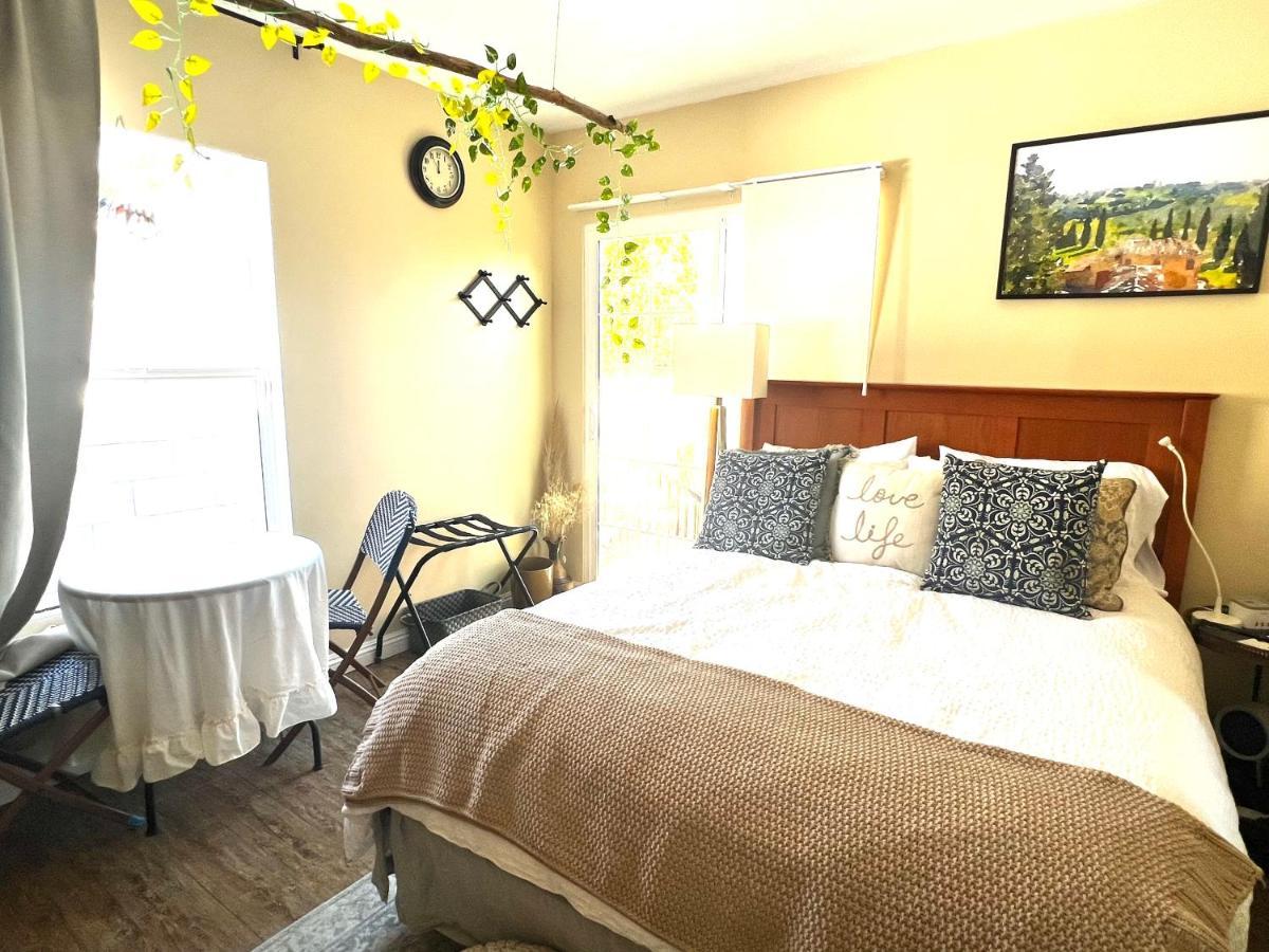 Homestay Sweet Tuscan Dreams-Private Entrance & Bathroom With Patio