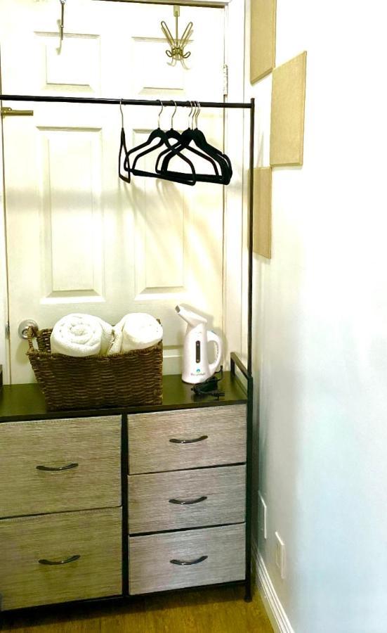 Homestay Sweet Tuscan Dreams-Private Entrance & Bathroom With Patio